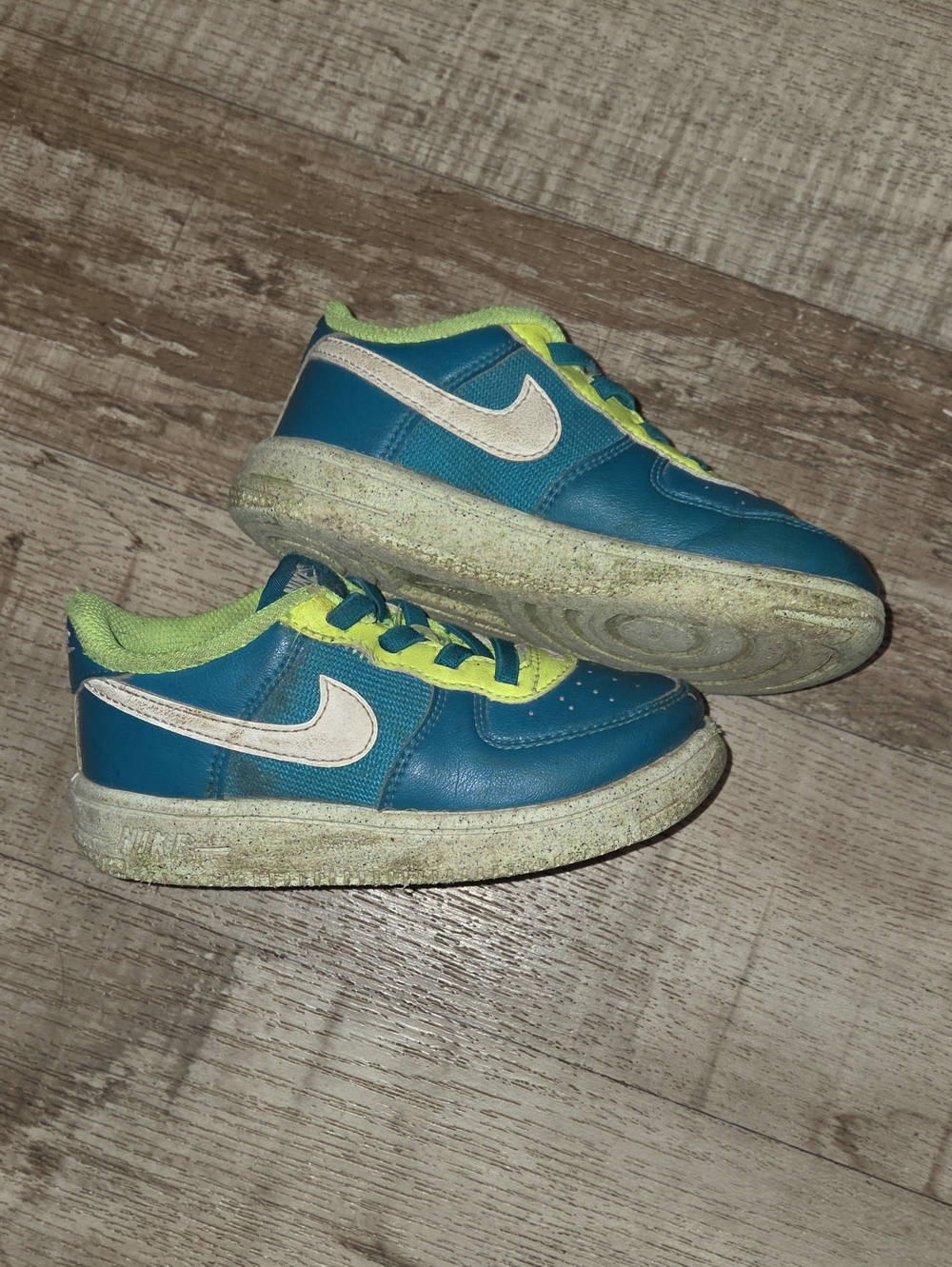 Nike Kids Teal & Neon Yellow Low-Top Sneakers